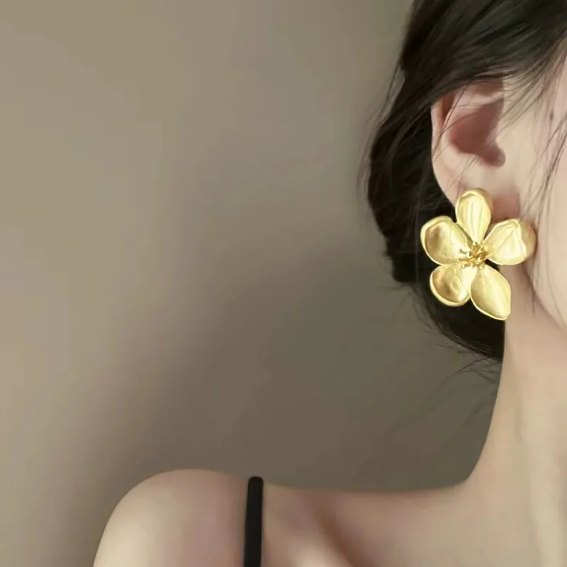 Retro Sweet Flower Copper Ear Studs